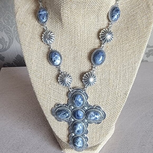 Jewelry - Silver Tone Cross Necklace